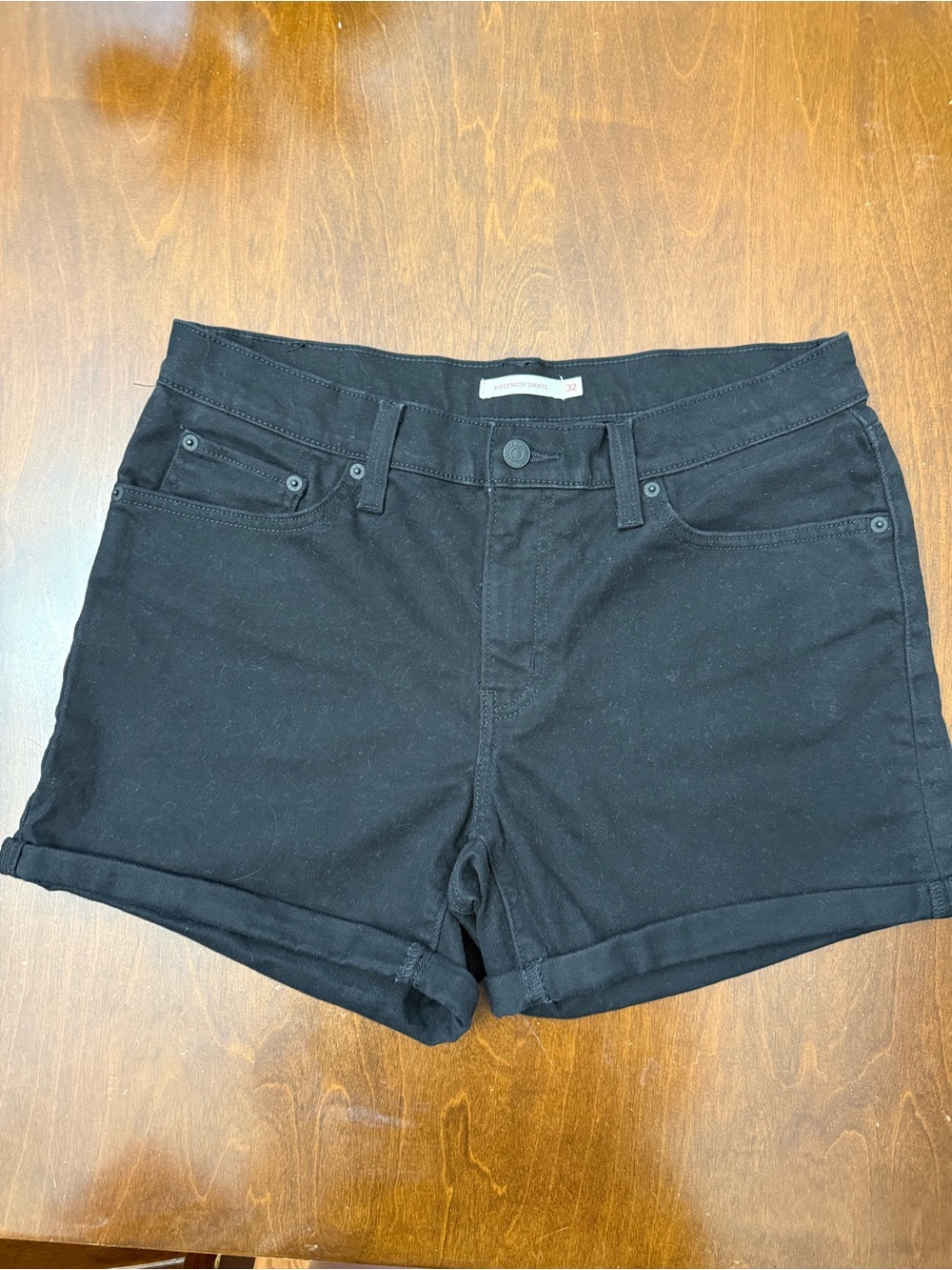 Black  Women’s Levi’s Mid Length Denim Shorts Size 32